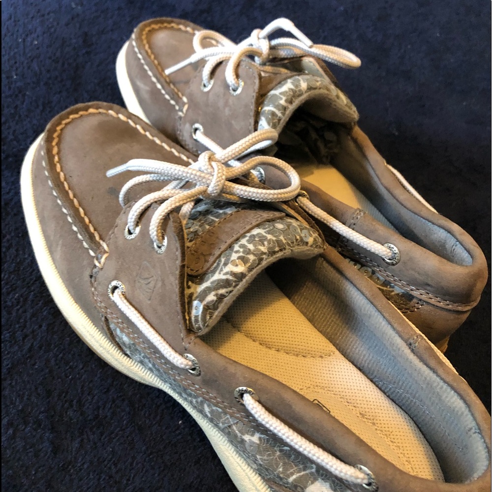 Shoes - Picture 5 of 9